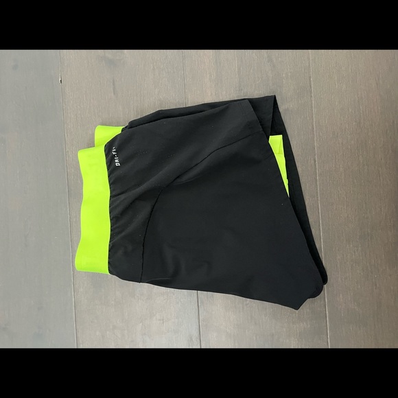 Nike Dri-Fit 5” Running Shorts with Built in compression shorts - Picture 8 of 9